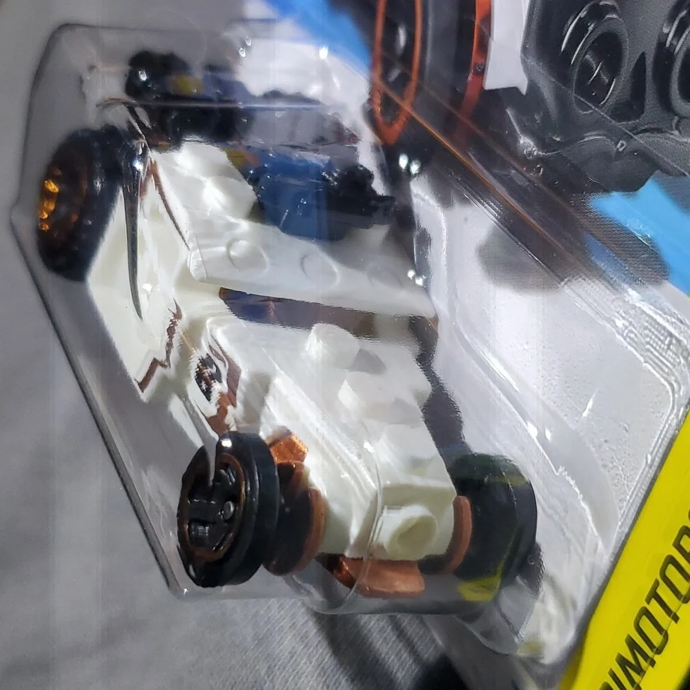 Hot Wheels - has‎ a Lego look